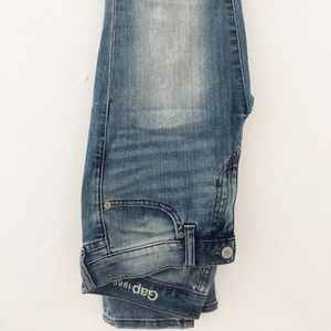 Light wash Girlfriend jeans